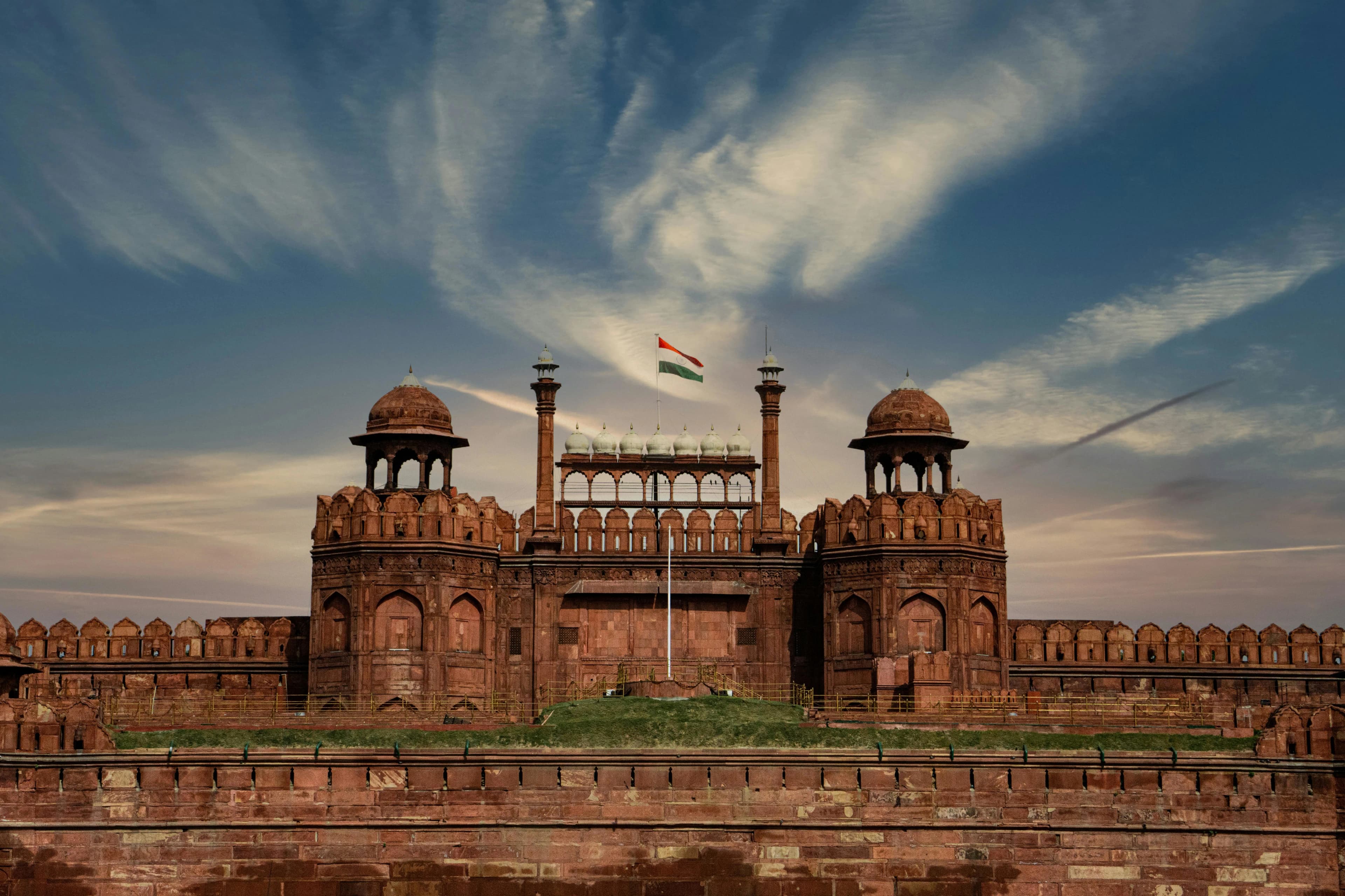DELHI NCR EXPRESS | The Raj Travel Varanasi DELHI NCR EXPRESS – COMFORTABLE VARANASI TO DELHI TAXI | The Raj Travel Varanasi